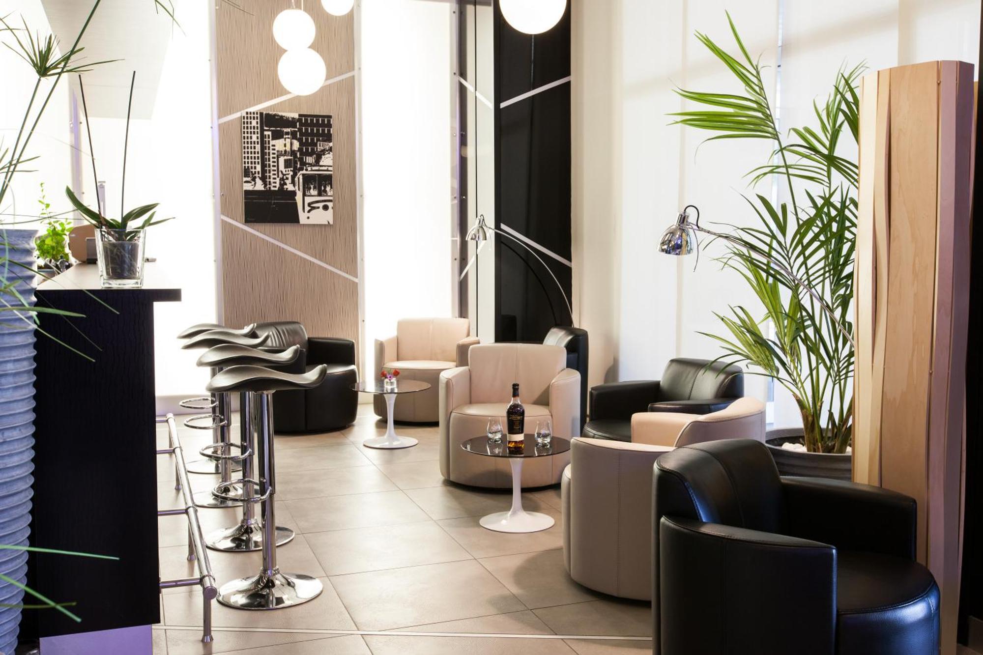 Point France Hotel